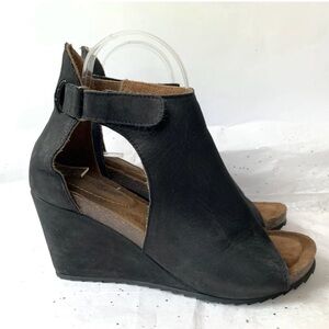 Diba True Black Nubuck Platform Cut out Wedge Sandals Size 8. Comfort Cork